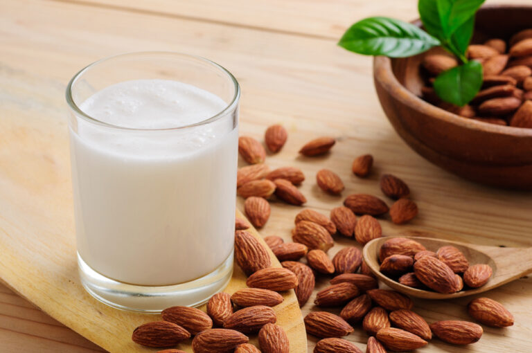 Almond Milk: Benefits and Side Effects